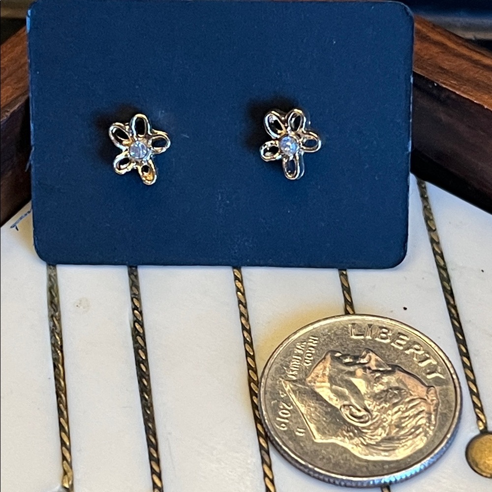 Reserved Julie- Gold Flower Stud Earrings - Picture 2 of 4